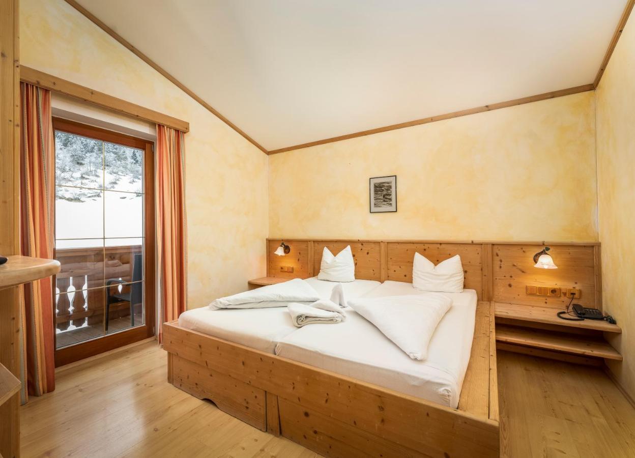 Hotel Alfaierhof-Bergheimat Gschnitz Esterno foto